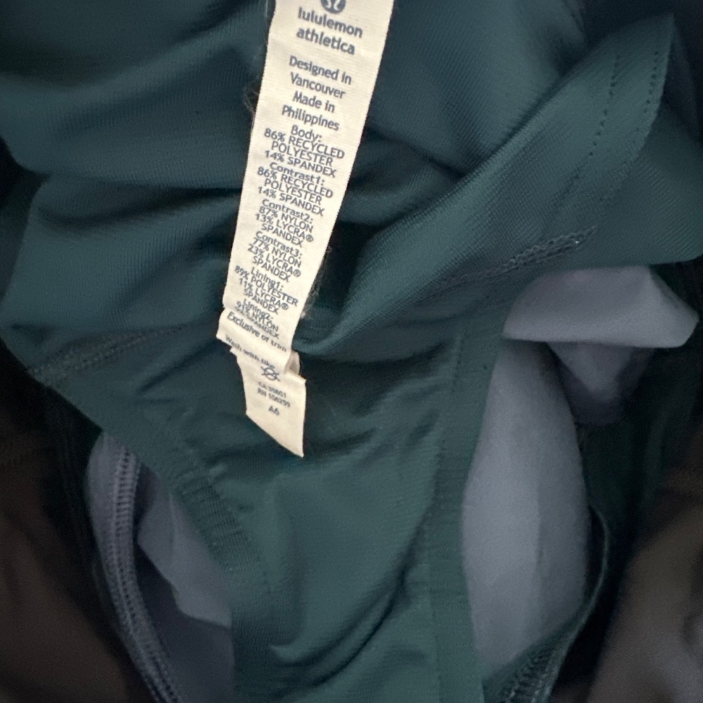 Lululemon Speed Shorts Size 2 - Picture 3 of 3